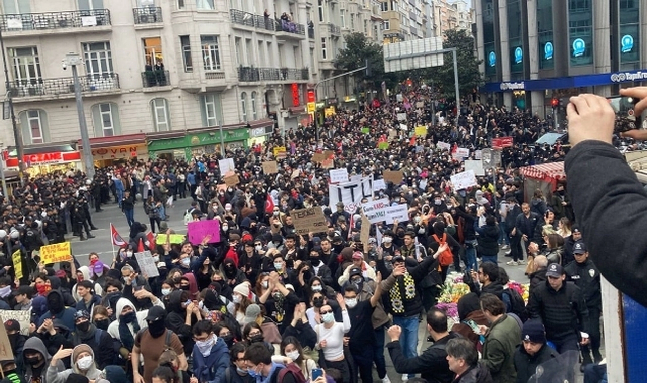 Dünya medyası Türkiye’yi izliyor: "Protestolar sadece İmamoğlu için değil"