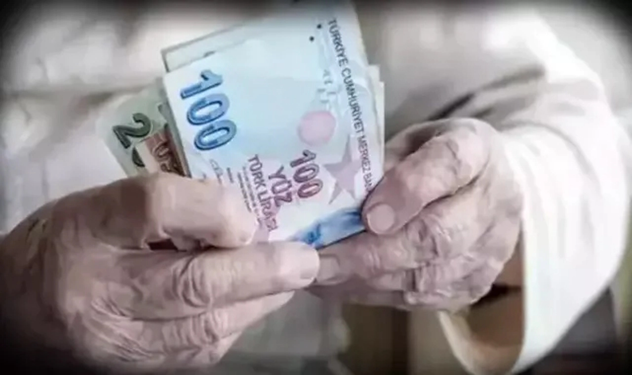 Emekli ikramiyesi komisyondan geçti