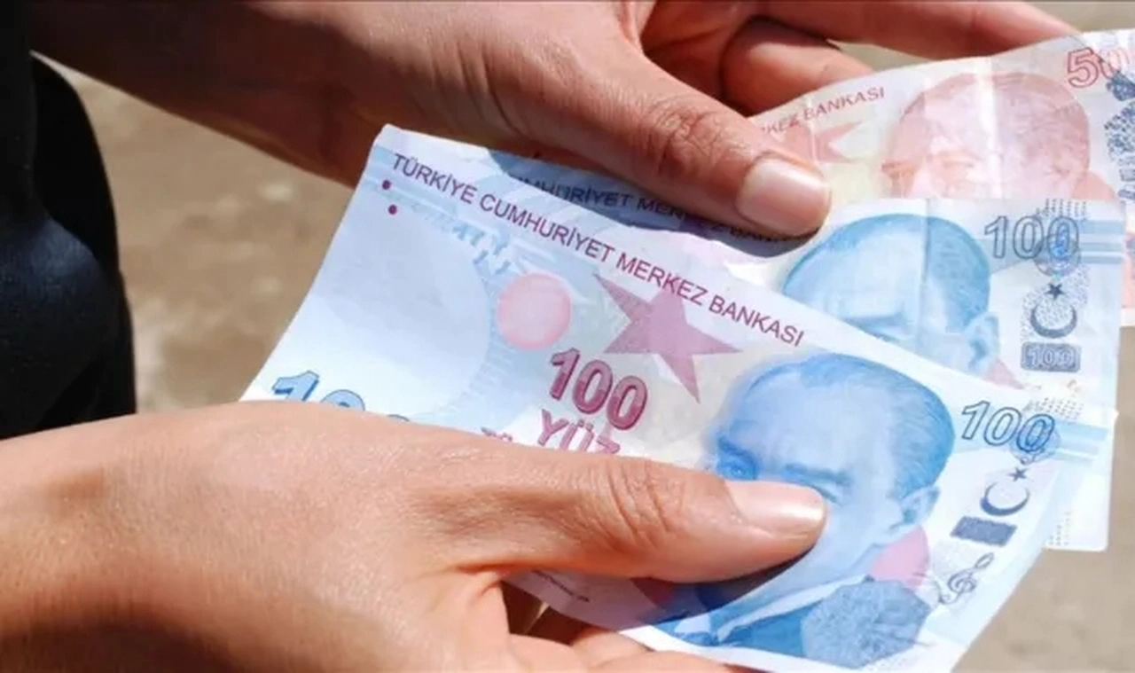 Emeklilere 4 bin lira bayram ikramiyesi! Kalan bin TL'lik fark ne zaman yatacak? Masada 2 senaryo var
