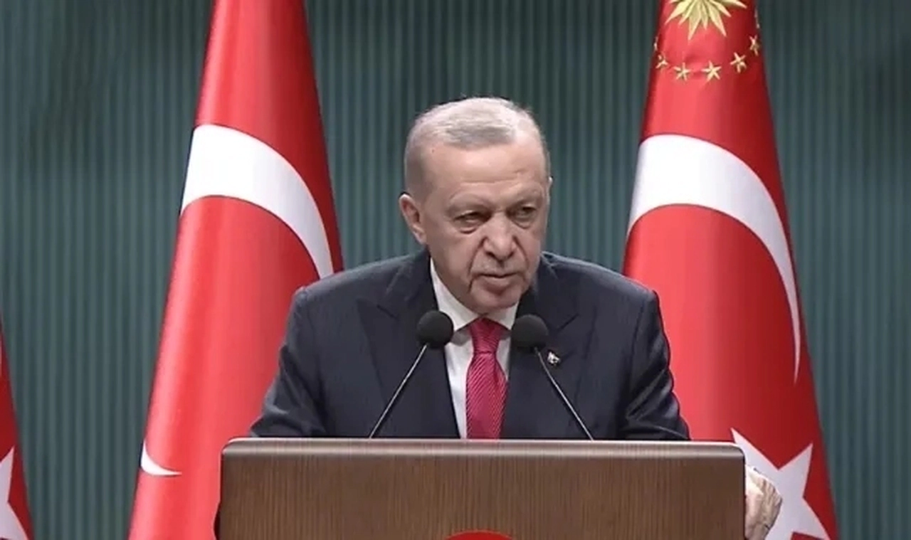 Erdoğan’dan CHP Lideri Özel’e Sert Eleştiriler: “Bu Hâller Türk Demokrasisine Yakışmıyor”