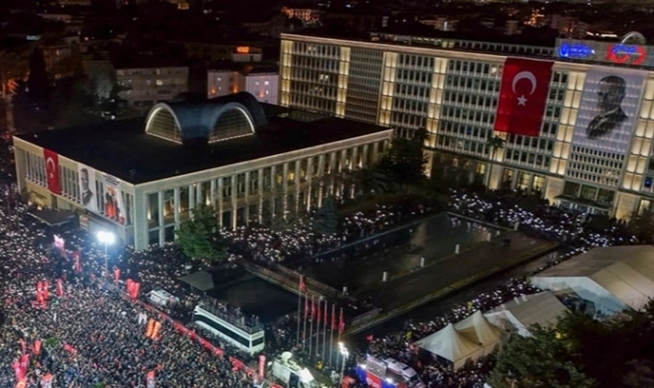 İmamoğlu suçlamalar için 'çöp' demiş