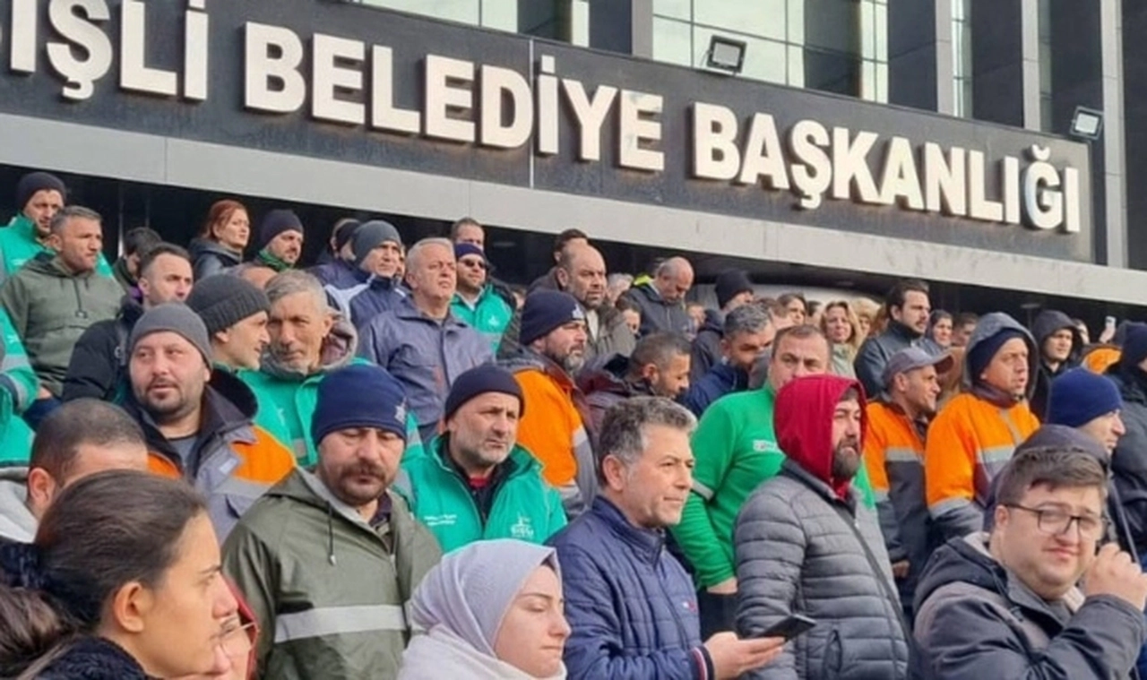 İstanbul'da belediye işçileri eylemde: "Ekrem Başkan yalnız değildir"