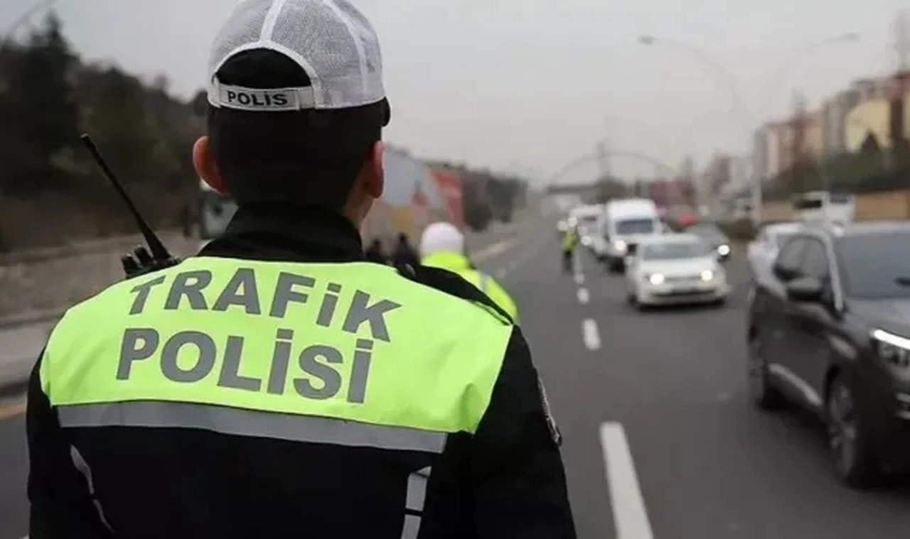 İstanbul'da 'İmamoğlu' Yasakları! Bu Yollar Trafiğe Kapatıldı