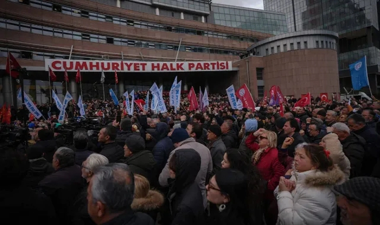 İstanbul Valiliği'nden CHP'nin Haliç'teki ön seçim buluşmasına yasak kararı
