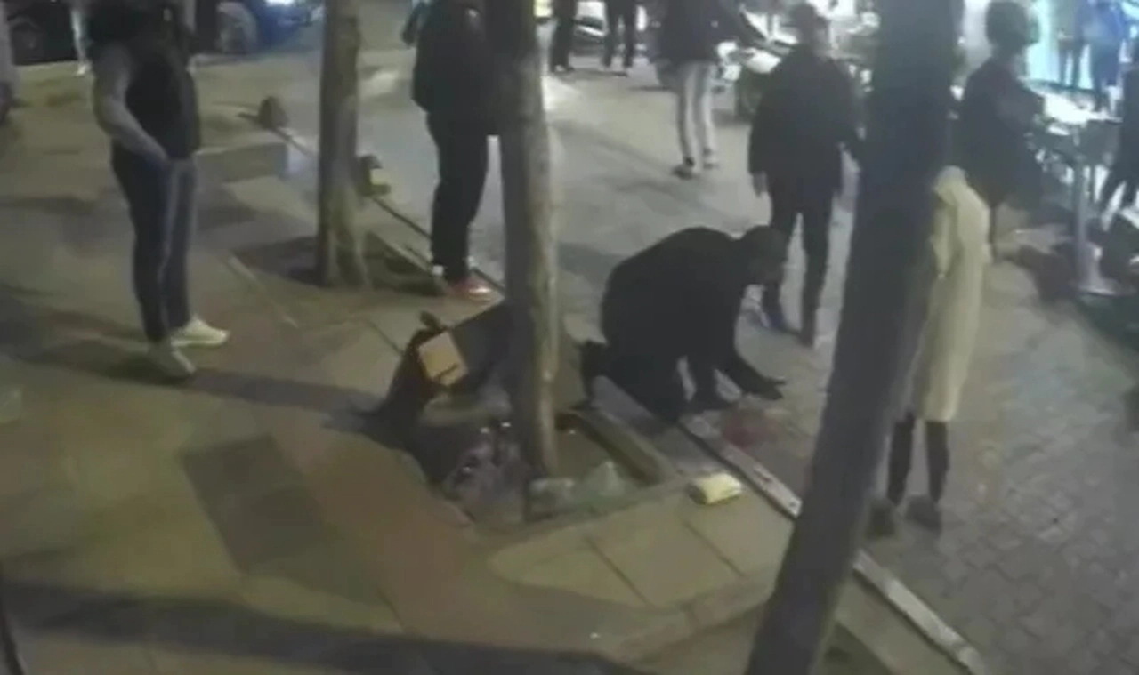 İzmir'de bıçaklı kavgada 2 kişi yaralandı