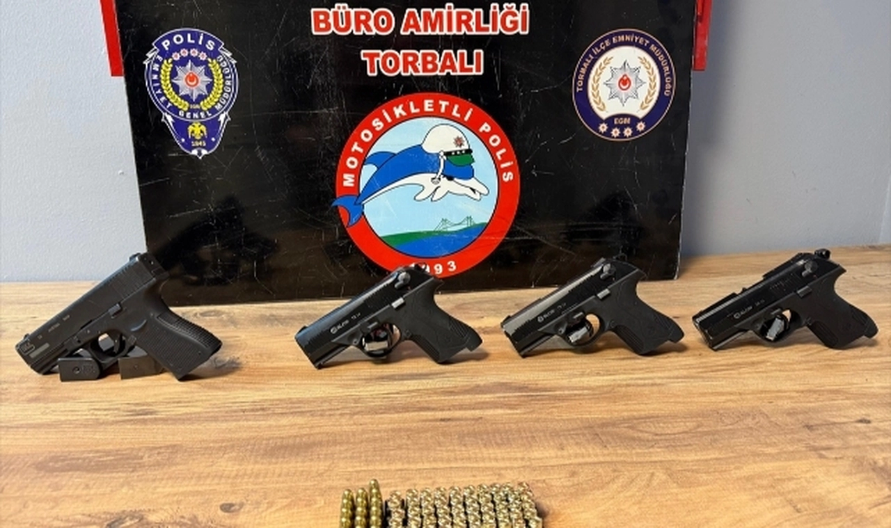 İzmir'de ruhsatsız silahlarla yakalanan şüpheli tutuklandı