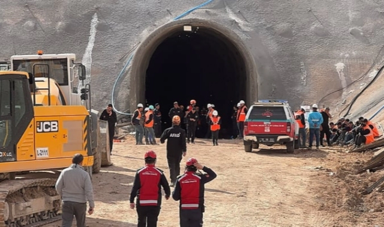 Kayseri'de hızlı tren şantiyesine kaya düştü: Bir ölü bir yaralı