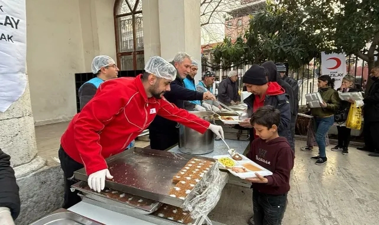 Konak Kızılay Şubesi Ramazan ayı boyunca iftar sofrası kuracak