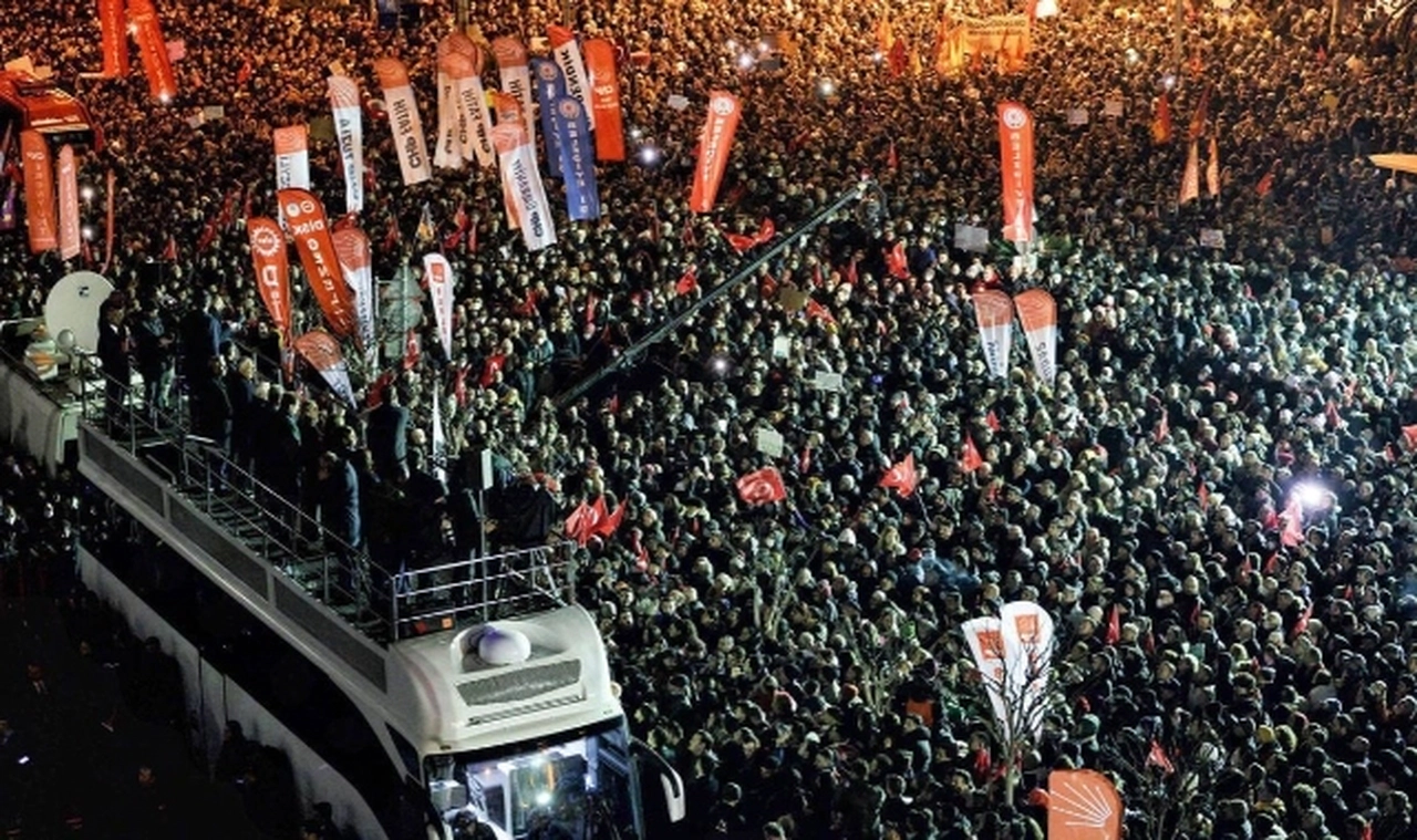 KONDA: Toplumun yüzde 73'ü, İmamoğlu protestolarını haklı buluyor