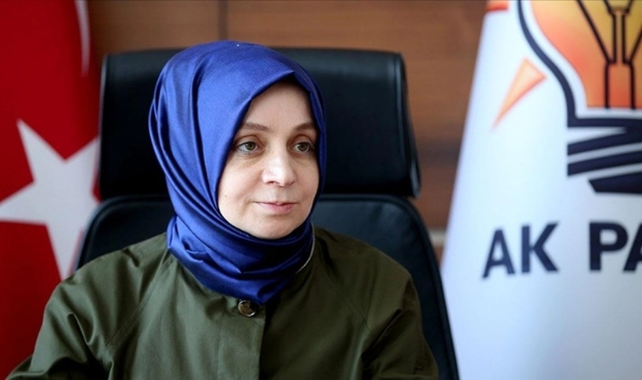 Leyla Şahin Usta'dan Gençlere Uyarı: “Oyunun Parçası Olmayın”
