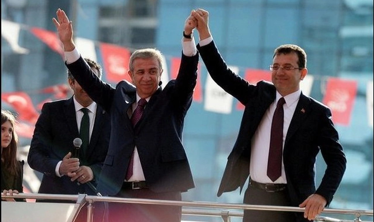 Mansur Yavaş: "Ekrem başkanım, haklı mücadelenizin sonuna kadar yanınızdayız"
