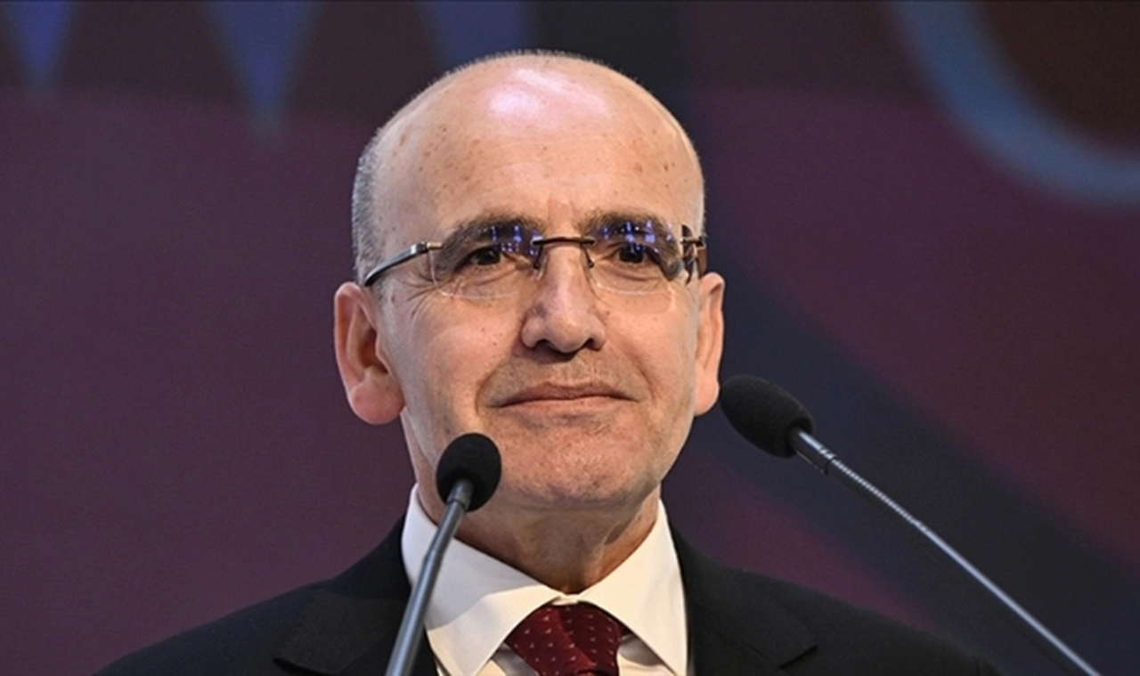 Mehmet Şimşek: Vadeli döviz satım işlemleriyle piyasalardaki oynaklığın azaltılması hedefleniyor