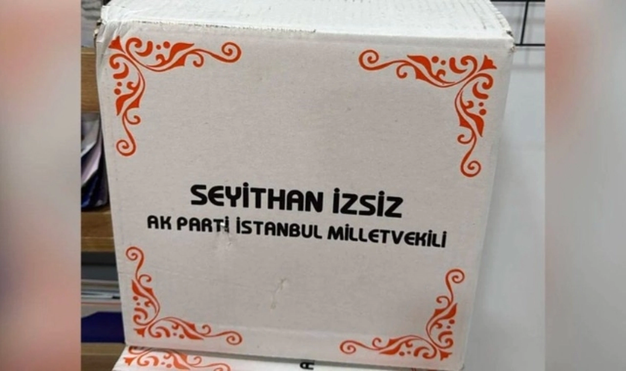 Öğrencilere dağıtılan yardım kolilerine AK Parti milletvekilinin ismi yazıldı; öğretmenler itiraz etti