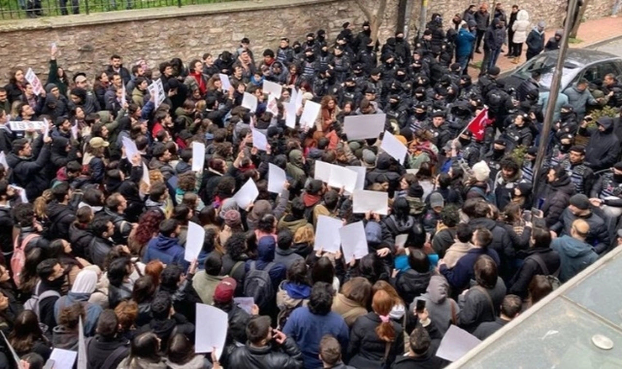 Özel üniversite öğrencilerine kampüste eylemlere karşı burs tehdidi iddiası