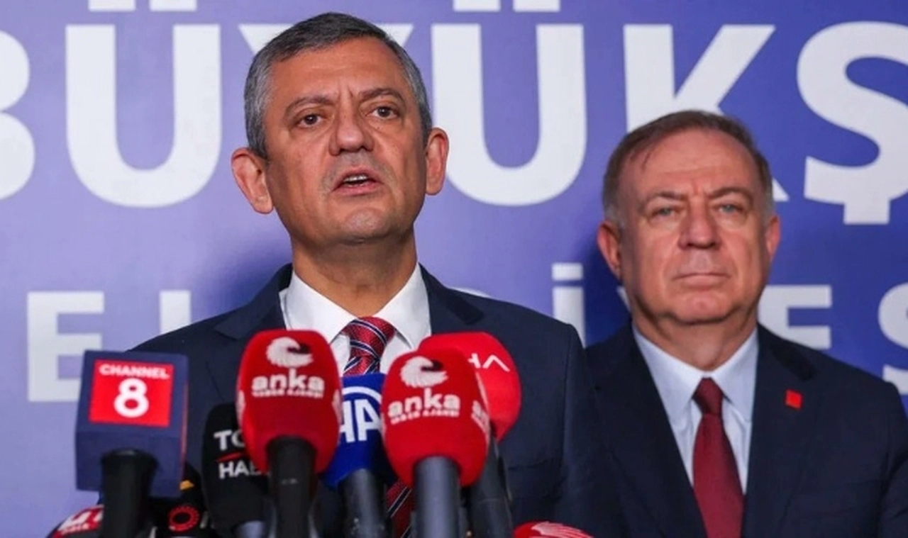 Özgür Özel: AK Parti'ye oy vermiş seçmen, senin de utandığını biliyorum