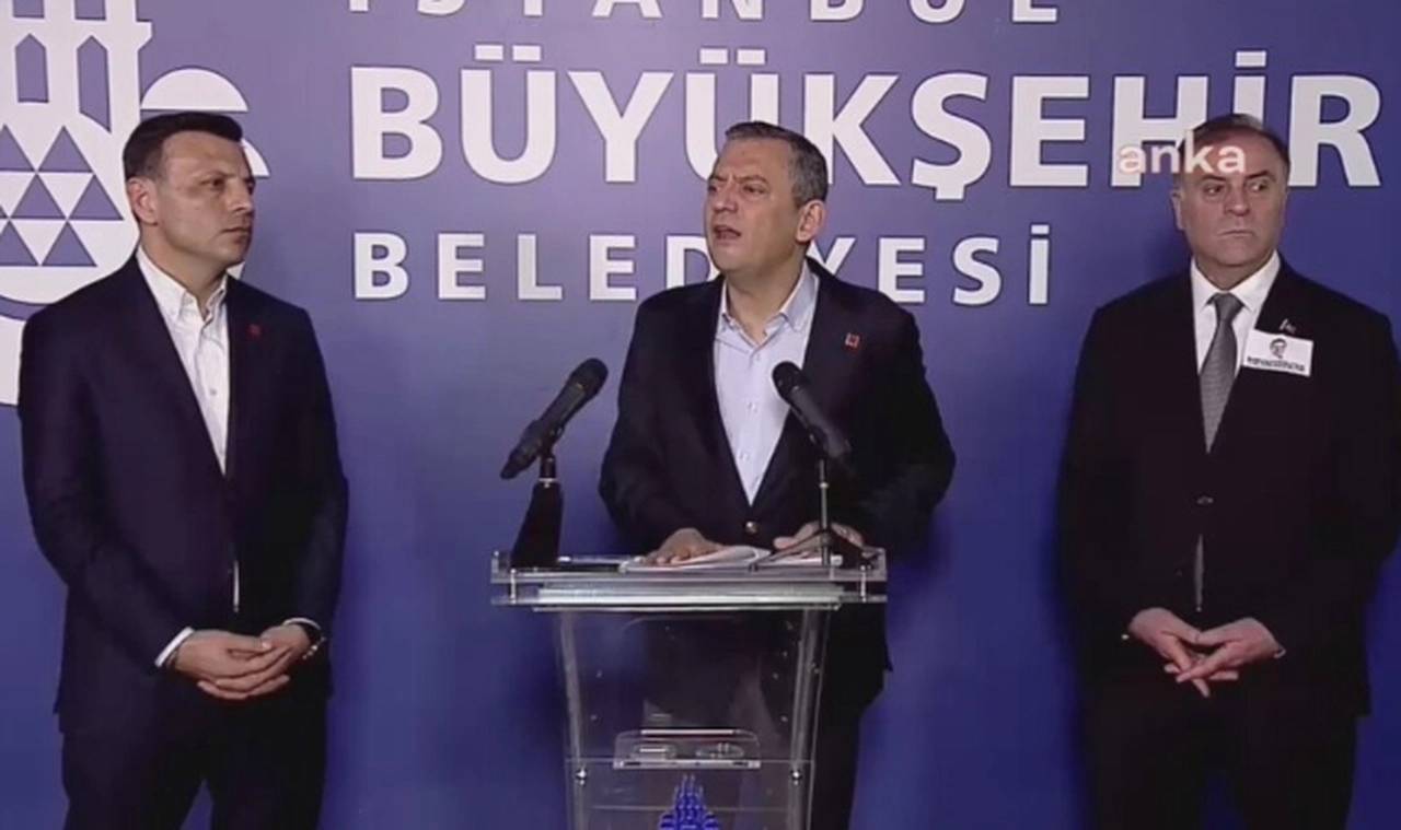Özgür Özel'den Avrupa'ya rest:  Türk ordusunu Avrupa'ya kalkan yaparız diyen arkadaş bu iktidarın seneye değişeceğini bilecek