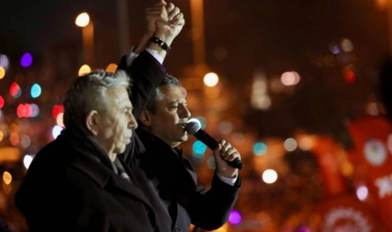Özgür Özel'den Saraçhane'de Mansur Yavaş özürü!