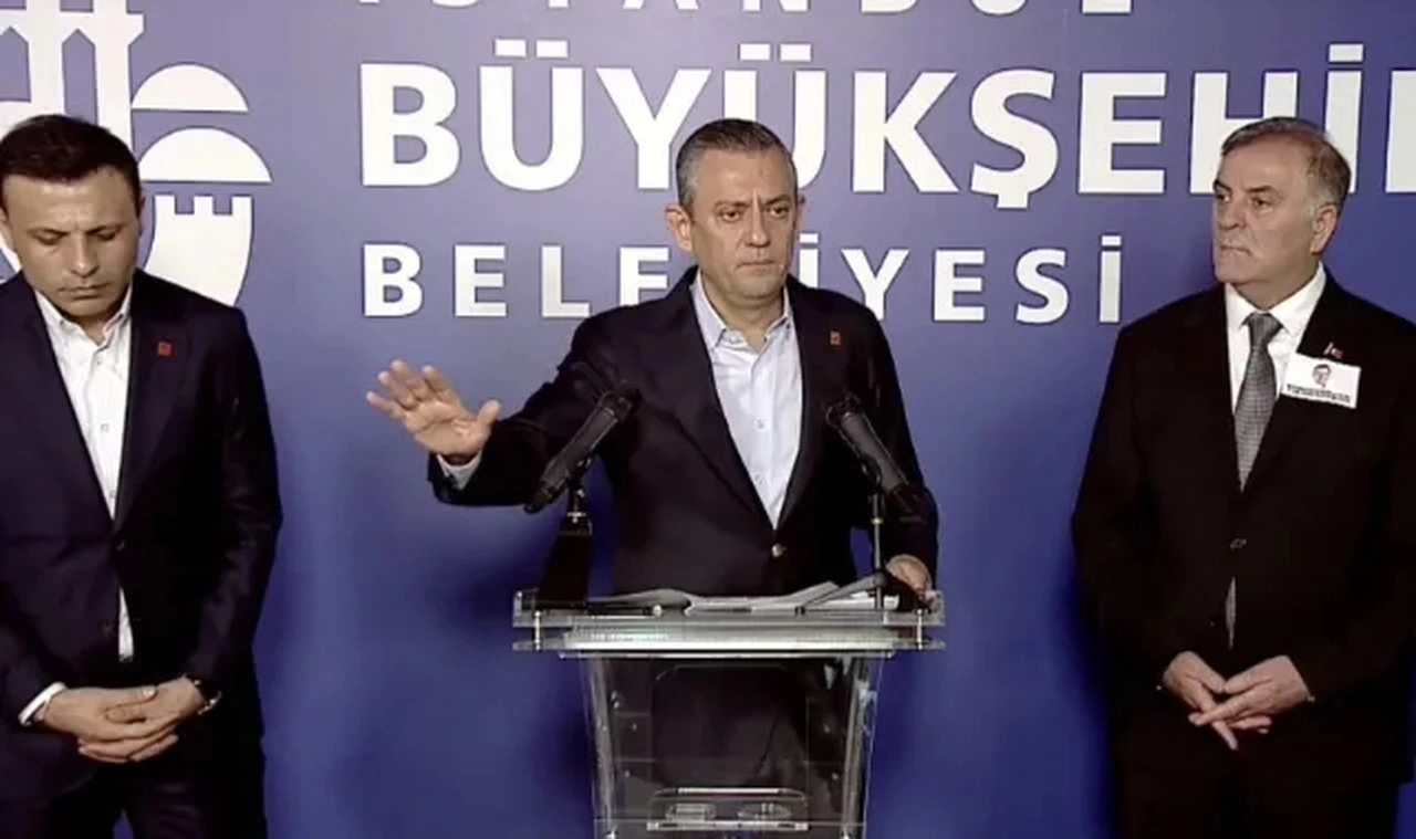 Özgür Özel Saraçhane'den seslendi: 'Hizbullahçıları değil, Türkiye'nin geleceğini serbest bırakın'