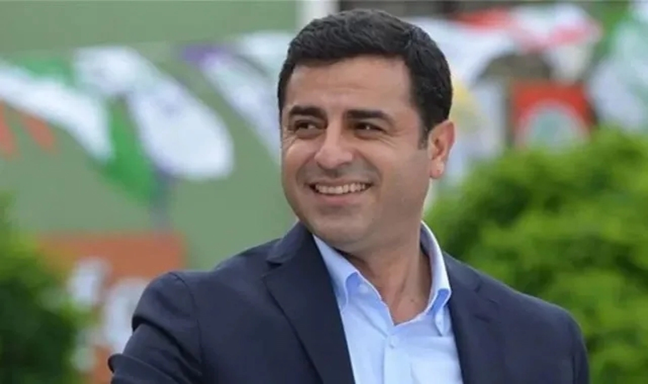 Selahattin Demirtaş, eşi Başak Demirtaş'ın ameliyatı için İstanbul'a götürüldü