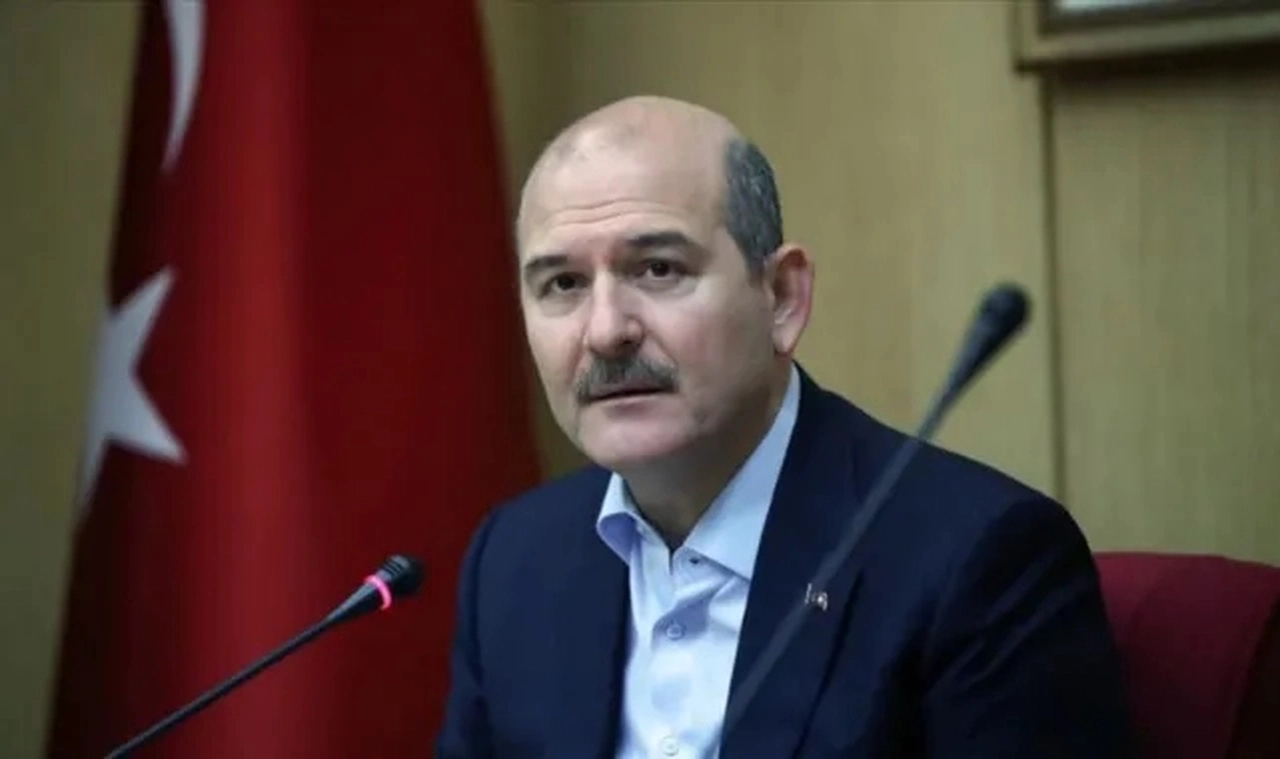 Süleyman Soylu'nun Almanya'da başına gelmeyen kalmadı: Havalimanında gerginlik! Çılgına döndü