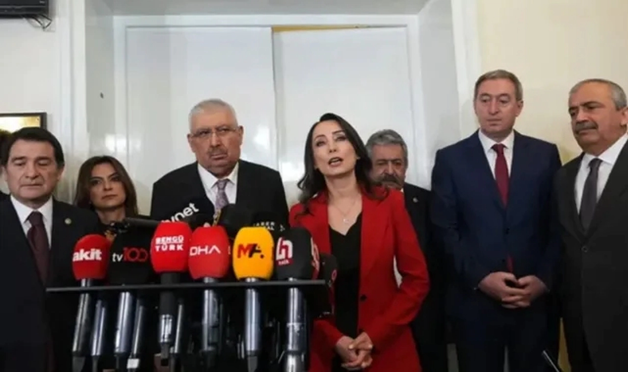 Tanju Özcan, DEM Parti'nin MHP ziyaretine dair çarpıcı sorular yöneltti: 'Türk Milleti ne fayda görecek?'