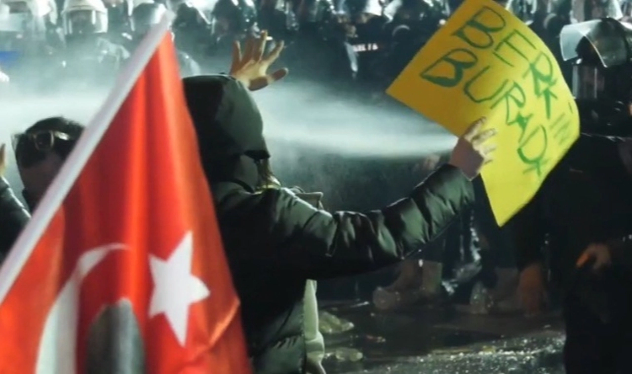 TGC: Gazetecileri gözaltına almaktan, medyayı tehdit etmekten vazgeçin