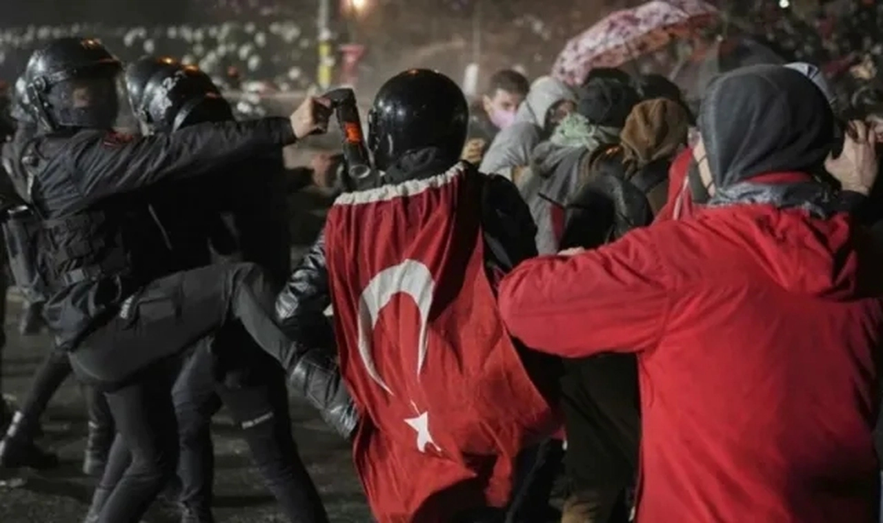 The New York Times yazdı: İmamoğlu’nun tutuklanması Türkiye’yi ayağa kaldırdı!' Ateş çoktan yakıldı'