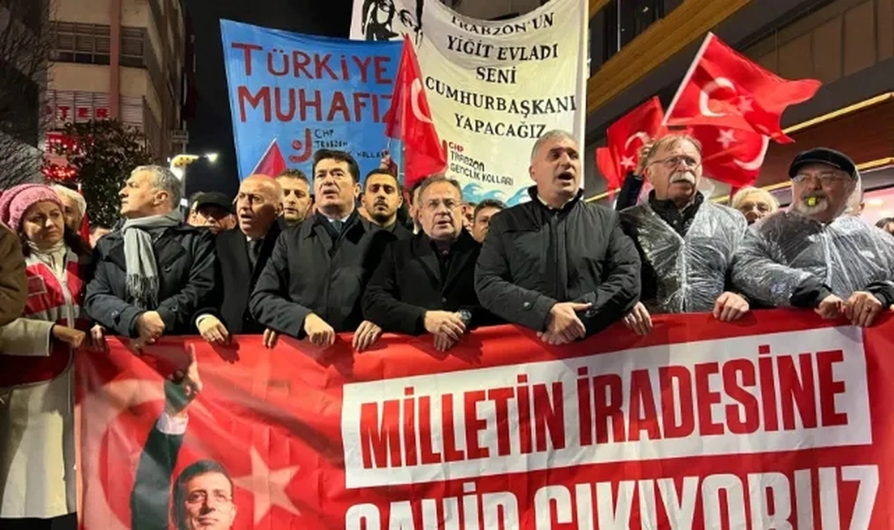 Trabzon'da CHP'liler Ekrem İmamoğlu için yürüdü
