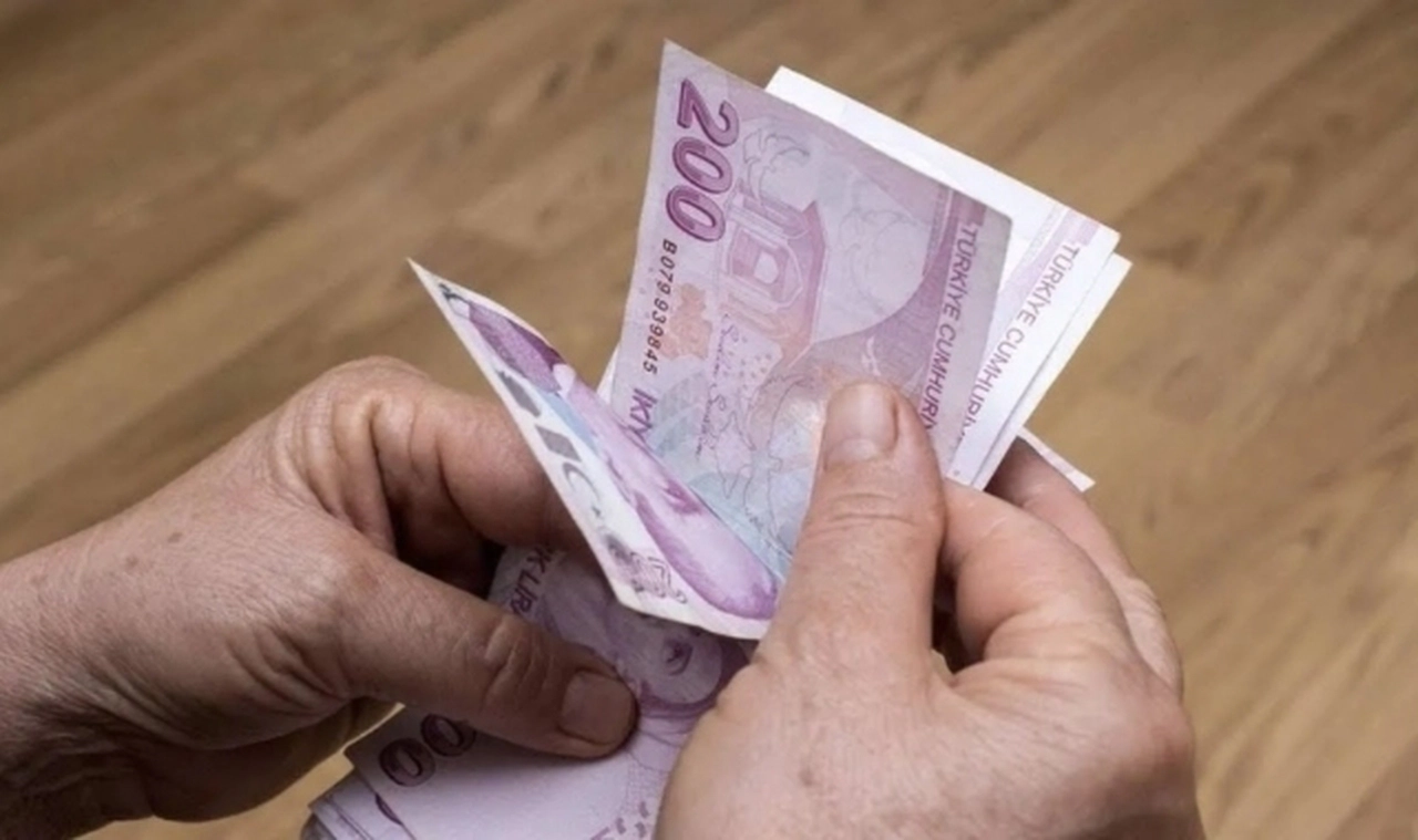 Uzmanlar uyarıyor: Emekli ikramiyeleri için gönderilen SMS’lere tıklamayın