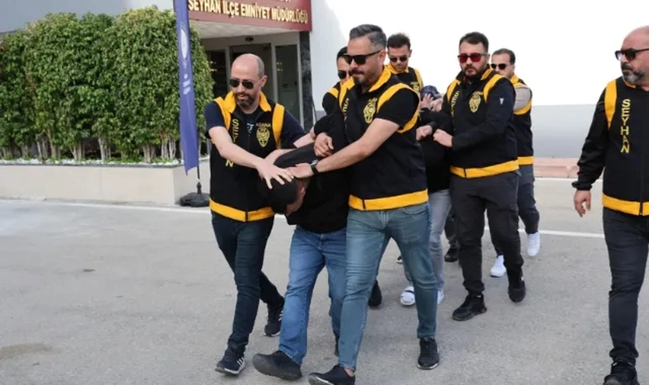Vefa borcuna karşılık ev kurşunlamış: 3 tutuklama