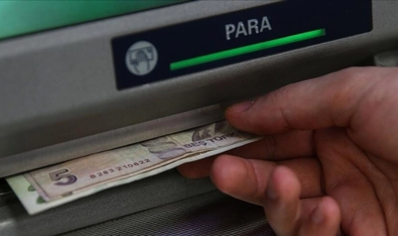 ATM'lerde yeni dönem: Para çekme limitleri değişti!