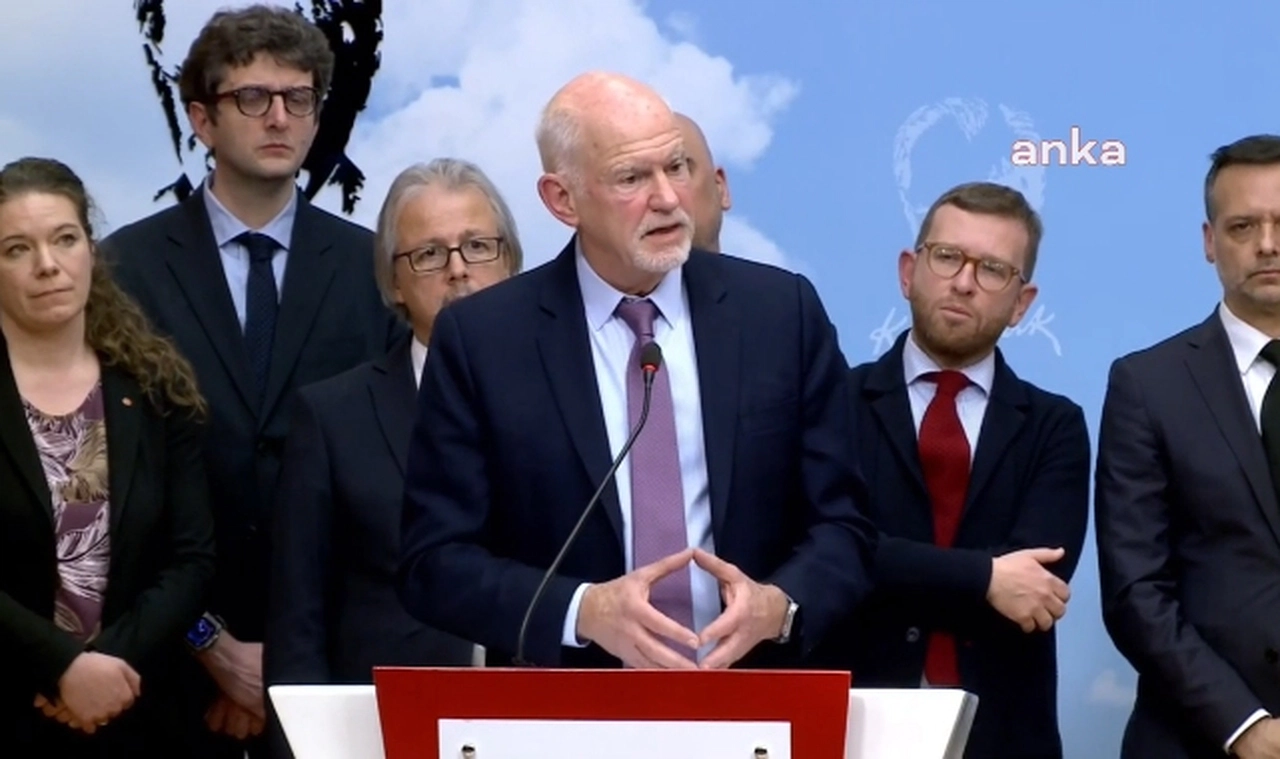 Avrupa Sosyalist Partisi'nden CHP'ye ziyaret... George Papandreou: Ekrem'le gurur duyuyoruz. Bu mücadele demokrasi ile otokrasi arasında bir mücadele