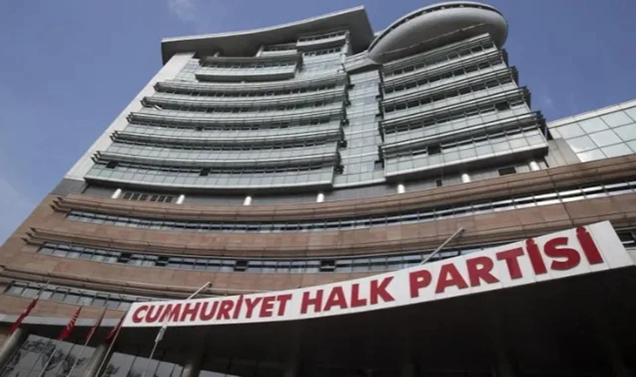 Avukatların İmamoğlu'nun sosyal medya hesaplarını kapatma hamlesine CHP'den yanıt