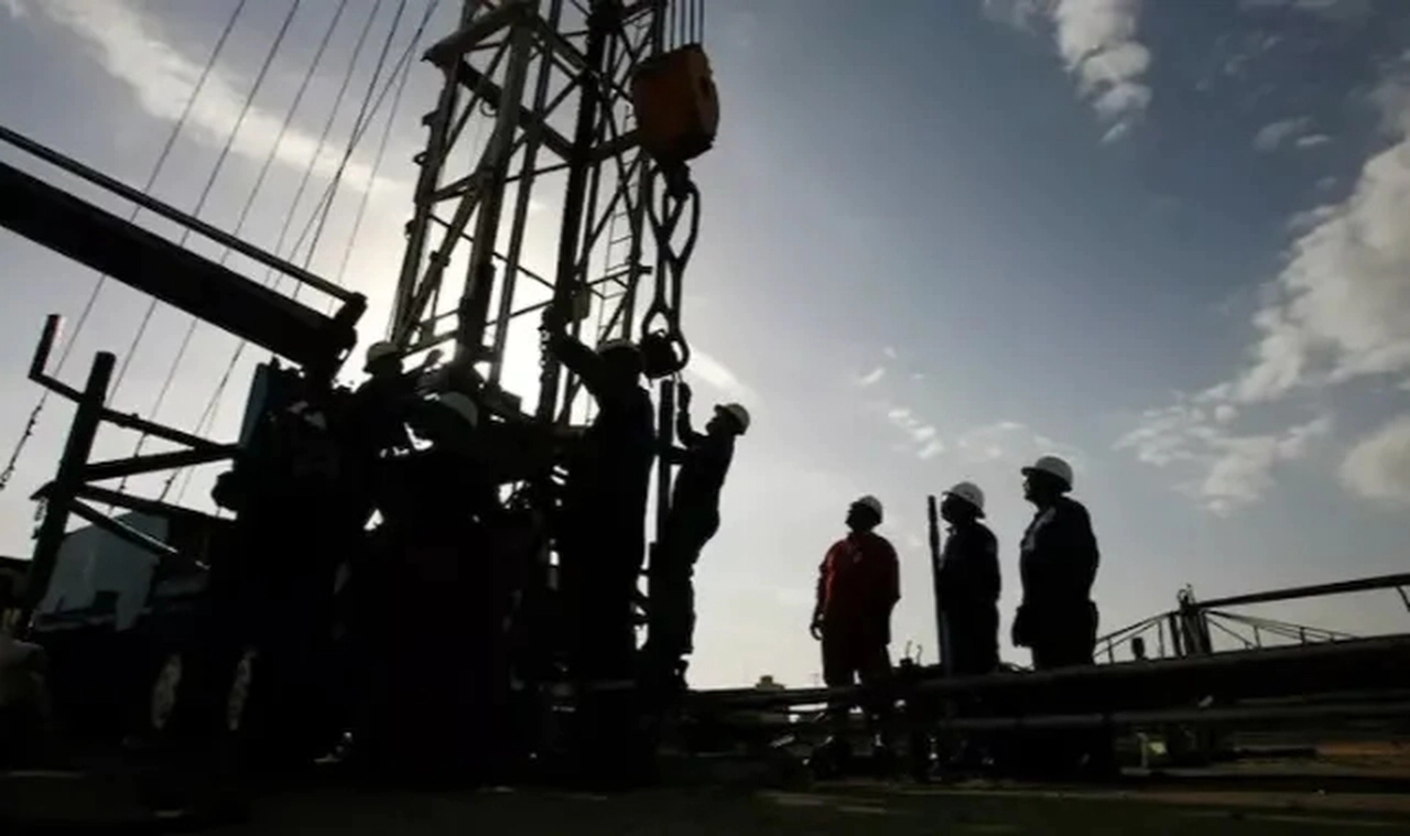 Bakan açıkladı: 2 şehirde petrol ve doğalgaz umudu
