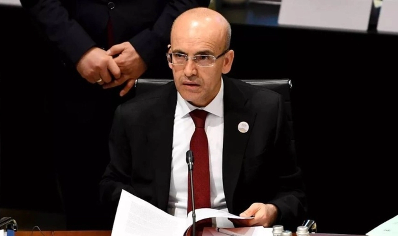 Bakan Şimşek yanıtladı: Petrol fiyatları enflasyonu nasıl etkiler?