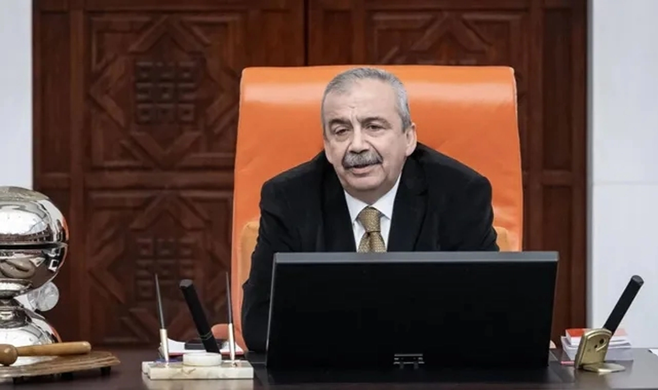 Başhekimlikten açıklama: Sırrı Süreyya Önder yoğun bakımda, kalbinin sağ yarısı iyi kasılamıyor