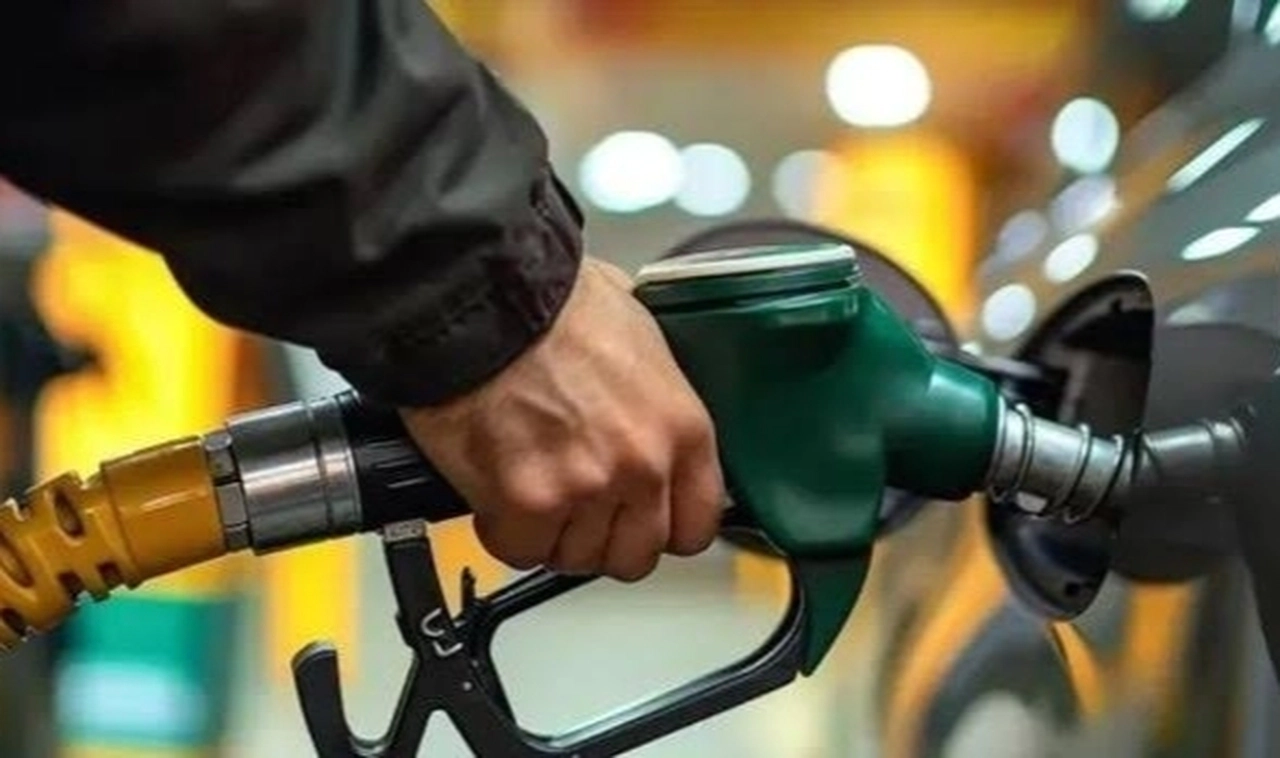 Benzine büyük indirim: Tabelaya yansıdı