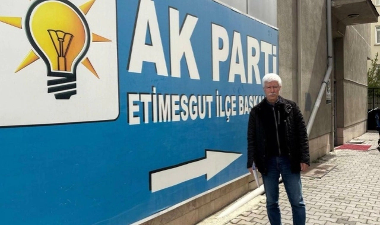 Bilgileri dışında AK Parti'ye üye kaydedilen bazı gazeteciler, akademisyenler ve emekli generaller suç duyurusunda bulunacak