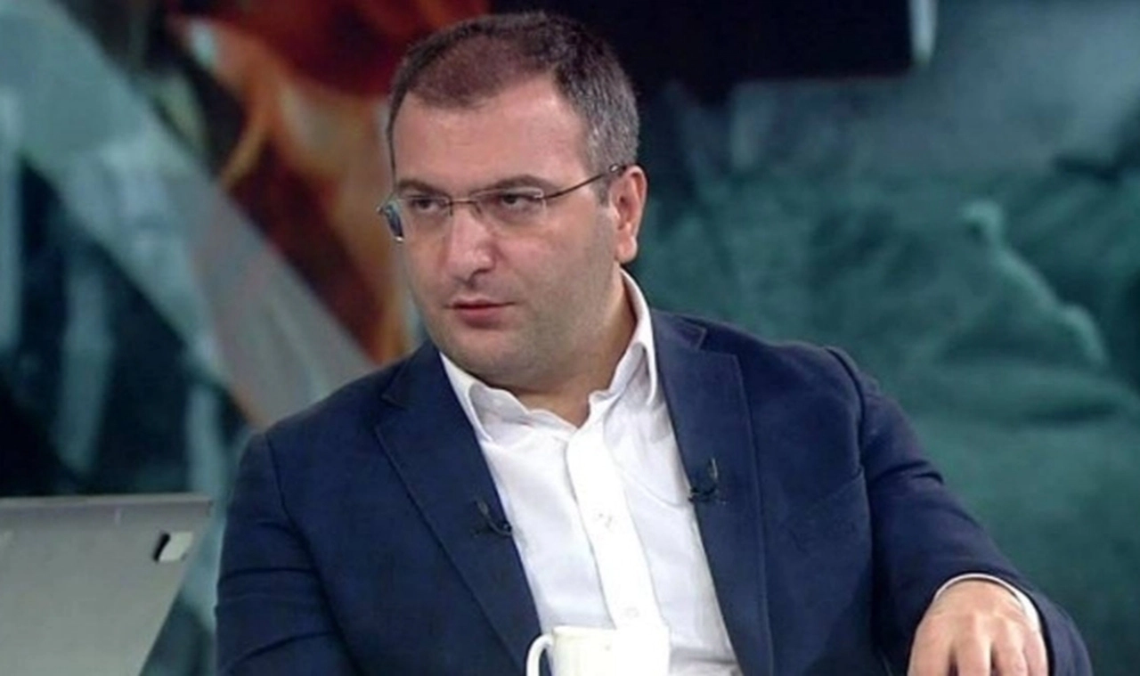 Cem Küçük boykot çağrısı yapan sanatçıların ismini verip "Yarın büyük gün, ifadeye çağrılacaklar" dedi; programdakiler tepki gösterdi: Bir suç yok, bu hedef gösterme!