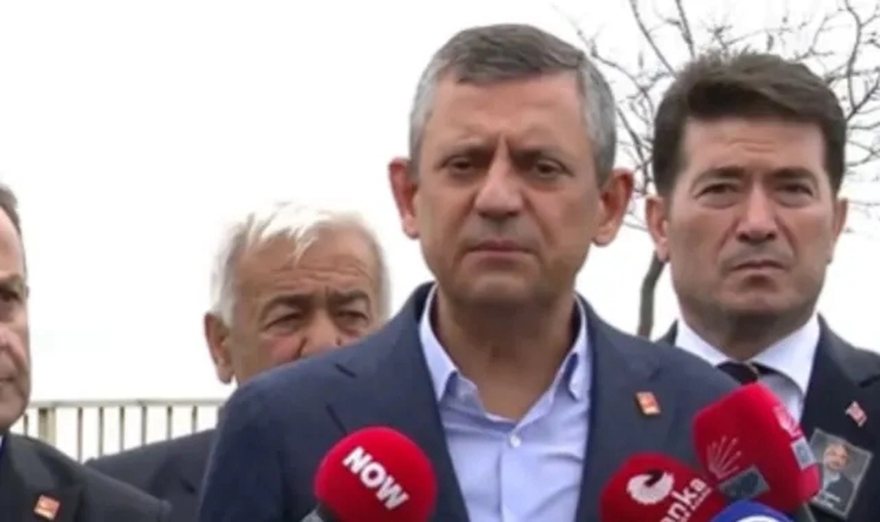 CHP Genel Başkanı Özel'den Sırrı Süreyya Önder ziyareti