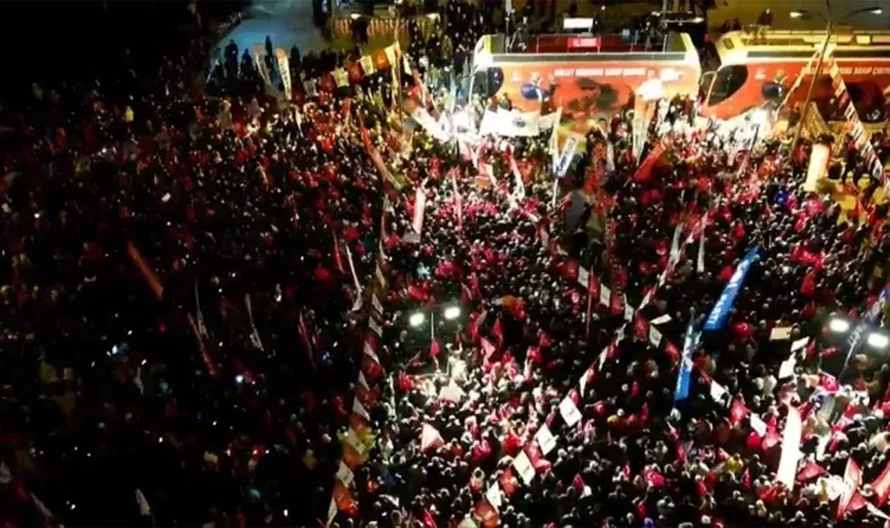 CHP'nin 'Millet İradesine Sahip Çıkıyor' mitinginde üçüncü durak Başakşehir