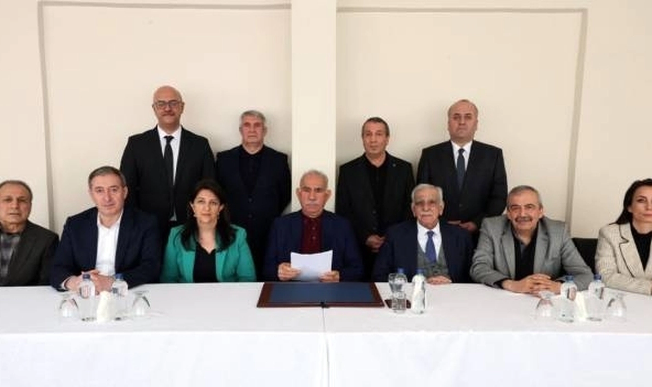 DEM Parti heyeti ile Öcalan'la görüşmesi sona erdi