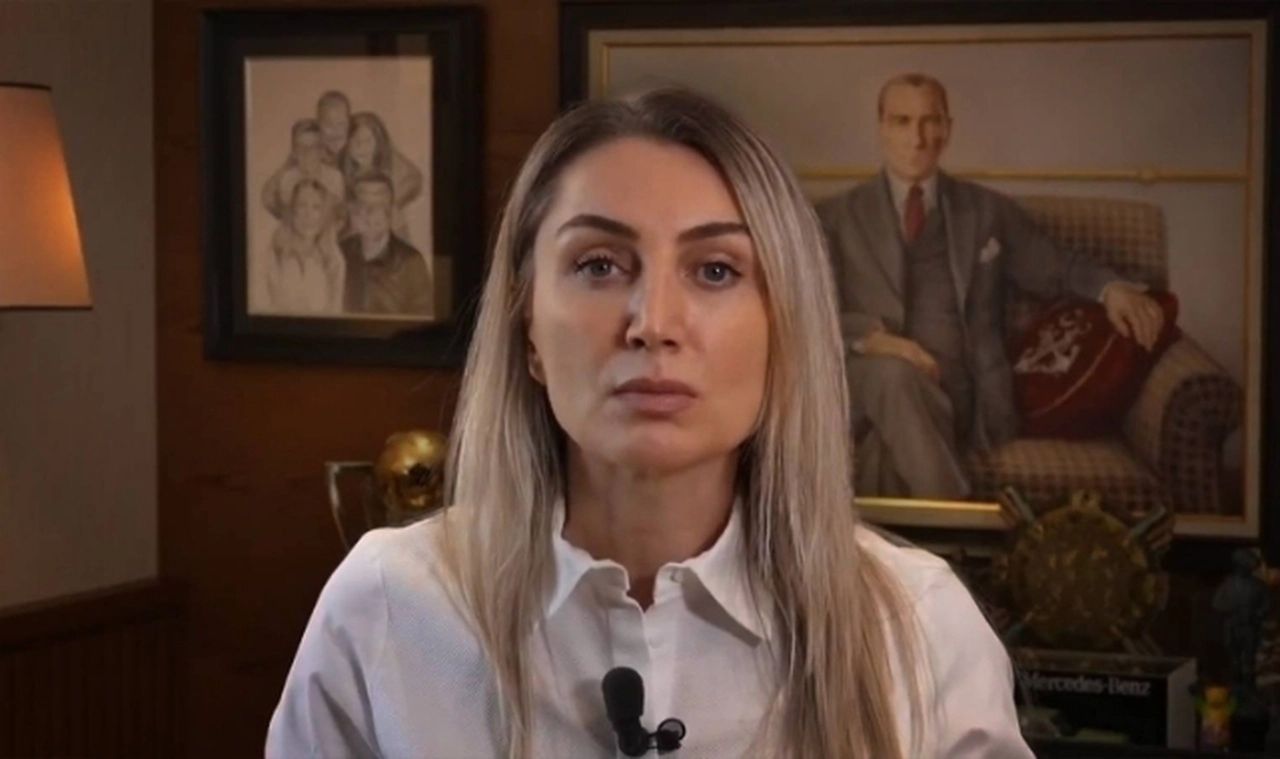 Dilek İmamoğlu'ndan, Özgür Özel'e tebrik: "Hep birlikte, çocukların ve gençlerin yarınları için inançla ve umutla emek vereceğiz"
