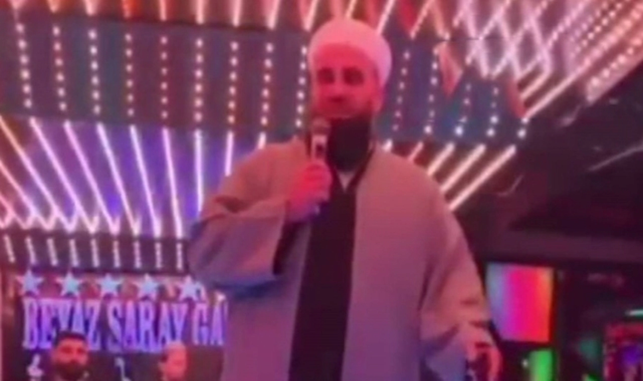Gece kulübünde vaaz! Tebliğciler mikrofunu aldı, sahneye çıktı