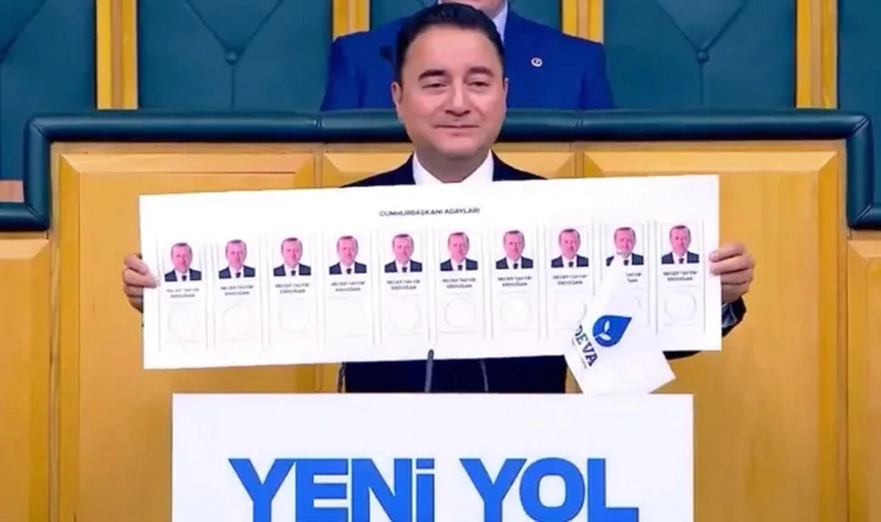 Grup toplantısına damga vuran anlar: Ali Babacan kürsüde iktidarın istediği oy pusulasını açtı