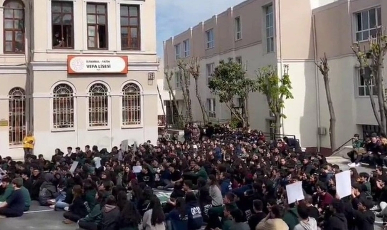 Günlerdir gündemden düşmüyordu: Proje okullar Meclis gündeminde