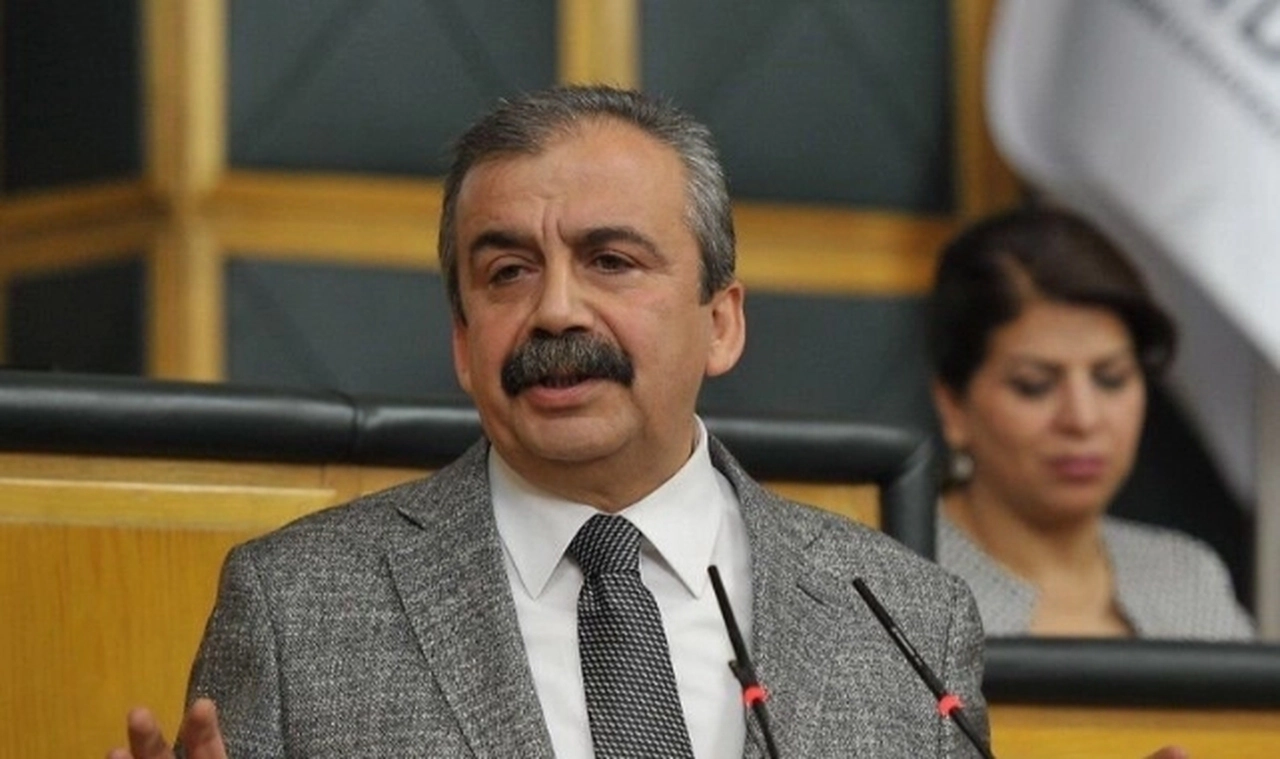 Hastaneden Sırrı Süreyya Önder'in sağlık durumuyla ilgili yeni açıklama!