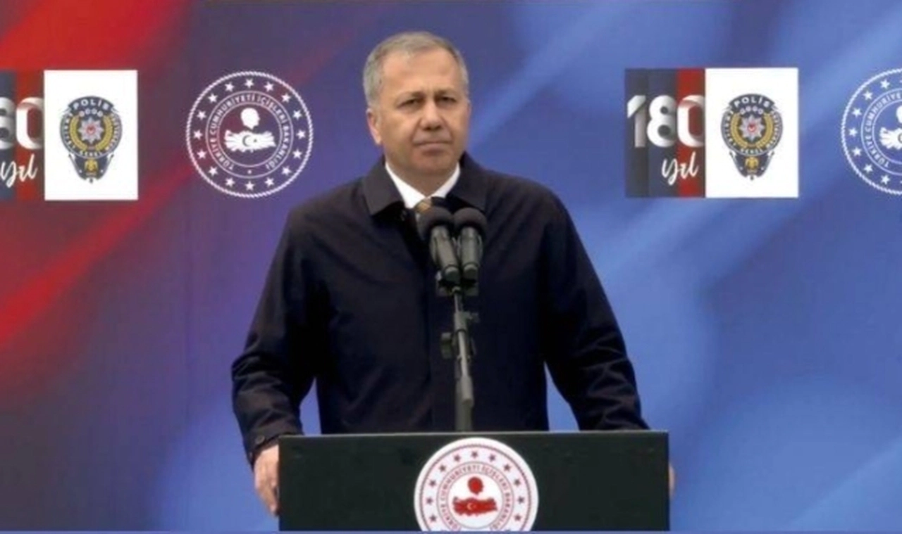 İçişleri Bakanı Yerlikaya'dan Çevik Kuvvet'e övgü: Sokakları terörize etmeye kalkanların hayalleri sizlerin gayretleriyle boşa düştü