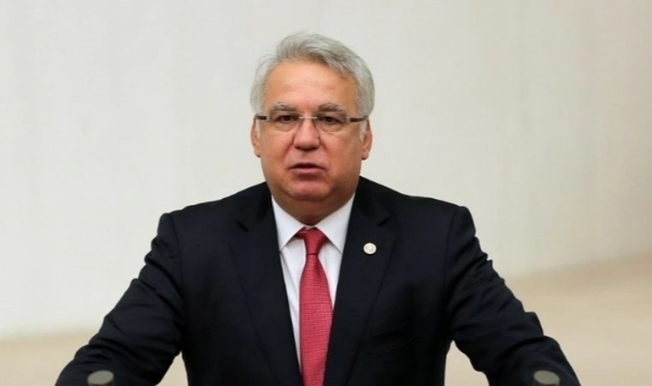 ‘Kendi çapımda başladım’ diyerek duyurdu: Eski AK Parti’li vekil eyleme başladı!