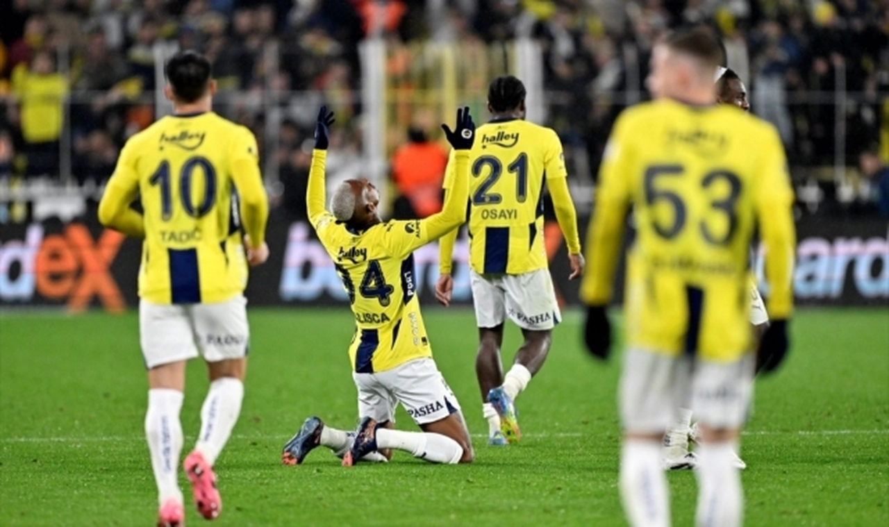 Muhtemel 11'ler belli oldu! Sivasspor - Fenerbahçe maçı canlı yayın saat kaçta, hangi kanalda?